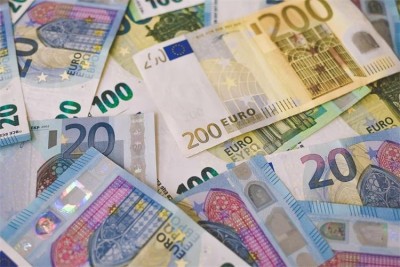 Umirovljenici dobili veća primanja, plaće drugi mjesec u padu